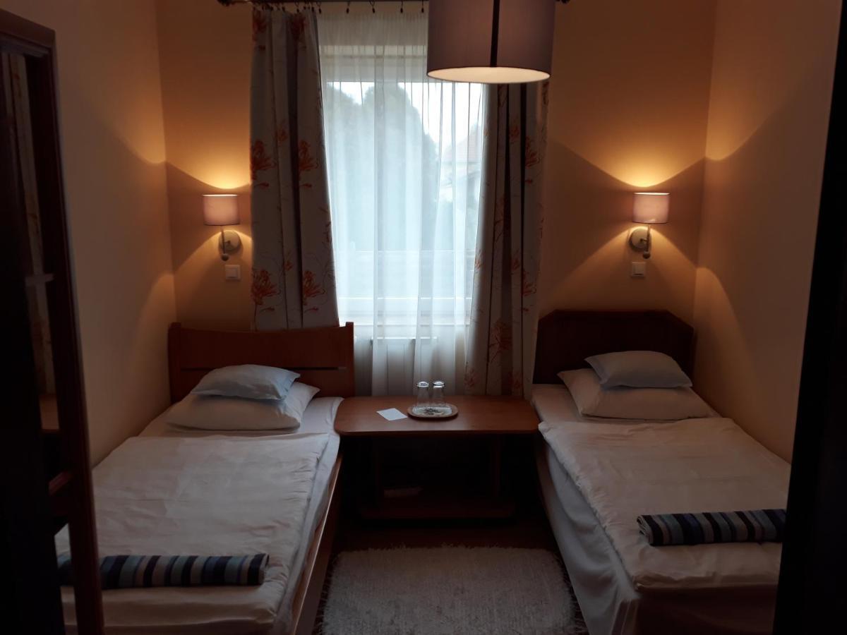 Szilvia Panzio Gyomaendrod Bed & Breakfast Exterior photo