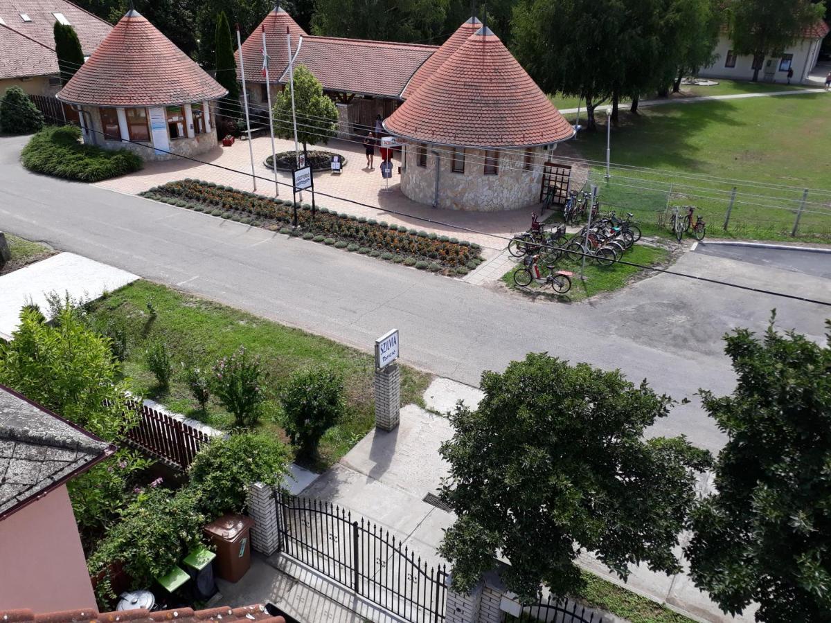 Szilvia Panzio Gyomaendrod Bed & Breakfast Exterior photo